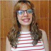 Soy una estudiante de universidad cursando magisterio de primaria. Tengo 18 años, he hecho los 2 años de bachillerato y mi especialidad son los idiomas. Estudio Inglés y Francés desde los seis años, pero puedo enseñar cualquier materia solicitada.